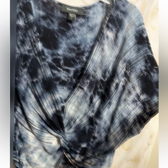 Karen Kane tie-dye top featuring batwing sleeves and a knotted front detail L - Picture 8 of 11